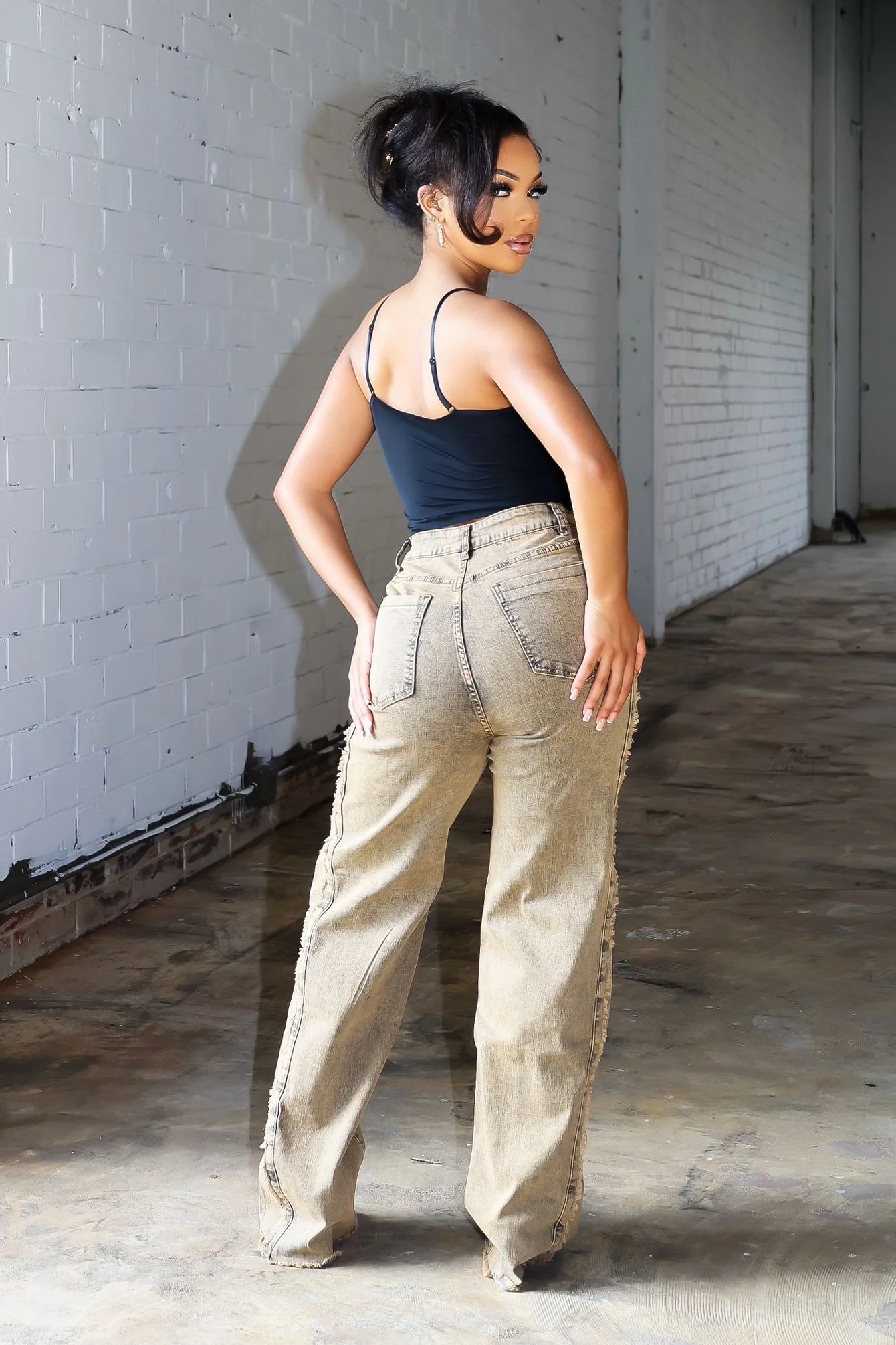 Batana Frayed Seams Baggy Jeans - Image 4