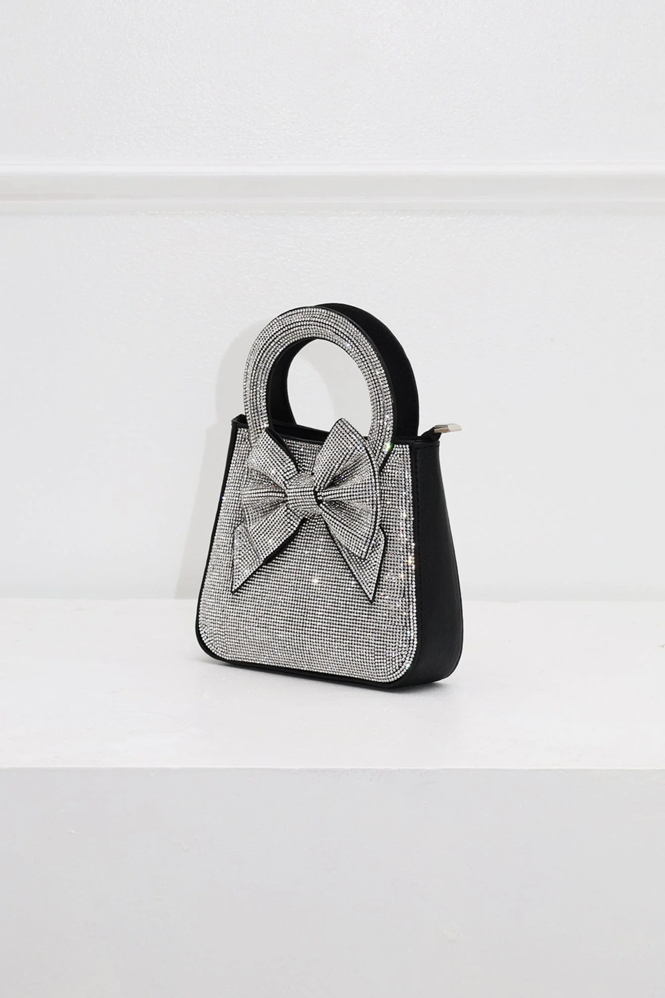 Sweet Yet Bold Bow Clutch - Image 4
