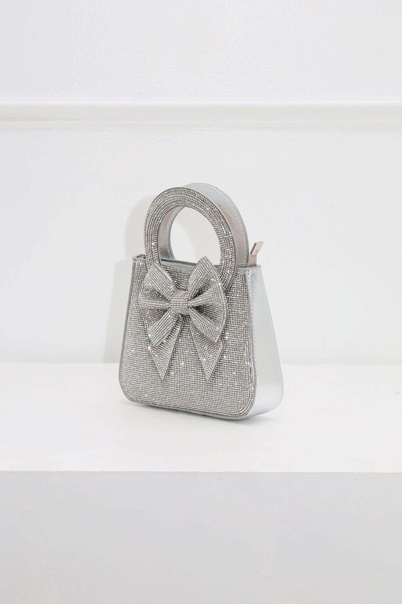 Sweet Yet Bold Bow Clutch - Image 6